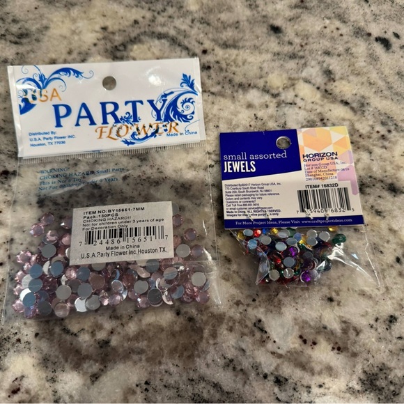 FREE WITH PURCHASE Assorted Jewel Pack - Picture 2 of 2